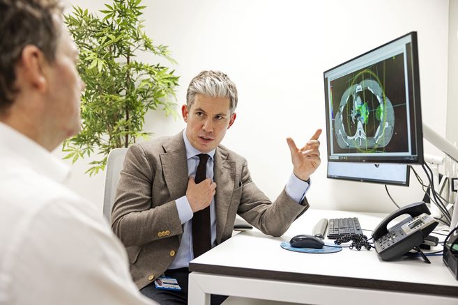 Lung Cancer Specialist in London: Dr James Wilson