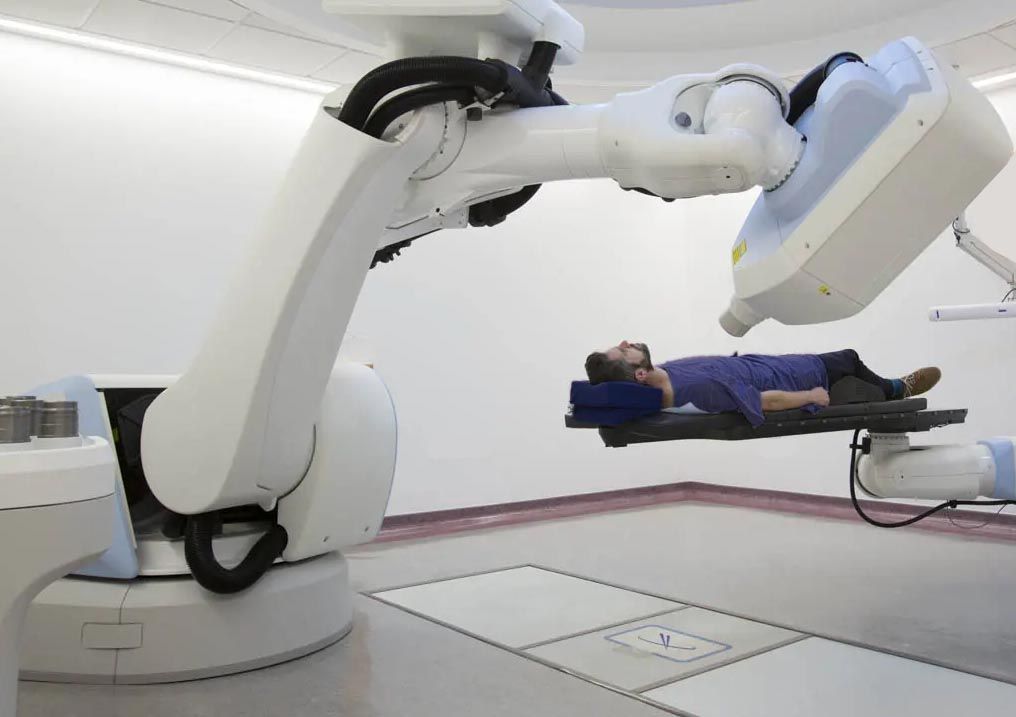 Cyberknife machine for cancer radiotherapy