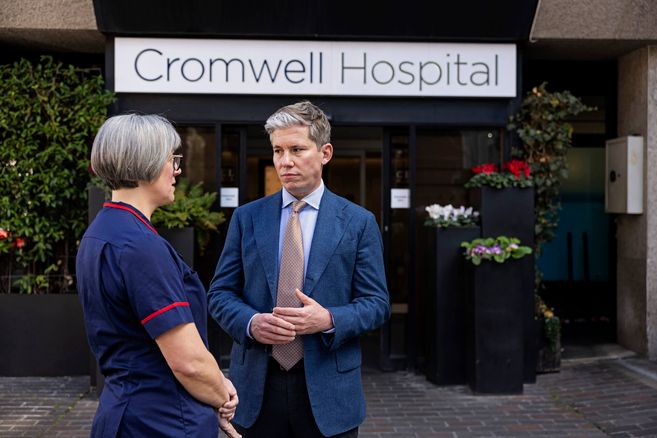 Does lung cancer cause pain, and where might you feel it?