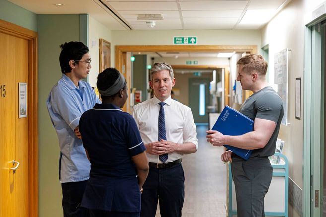 When Lung Cancer Spreads to the Abdomen: Symptoms to Watch For